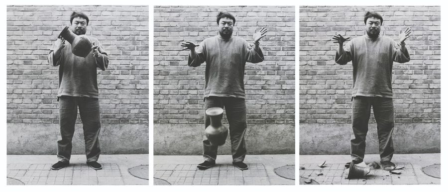 «Dropping a Han Dynasty Urn», 1995