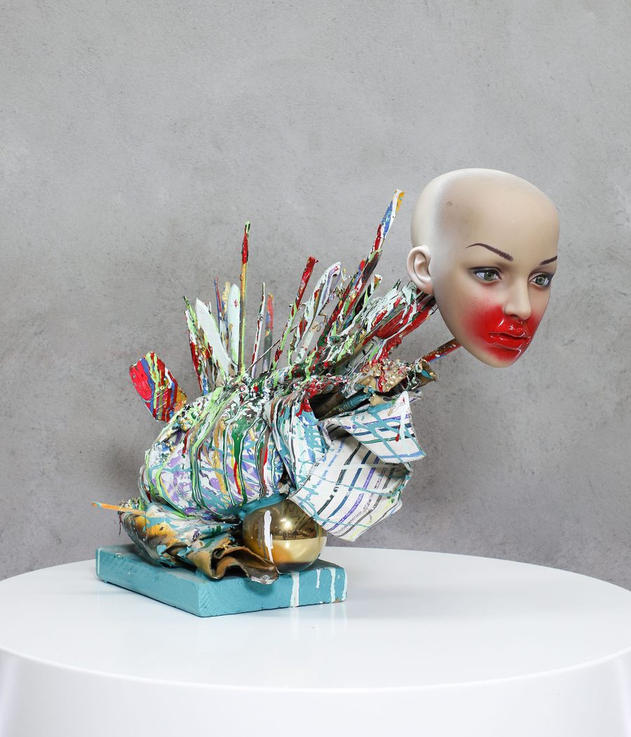 «Canvas, paint brushes, mold head», 2022