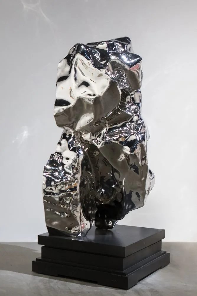 Artificial Rock No. 31 (假山石第31號), 2001