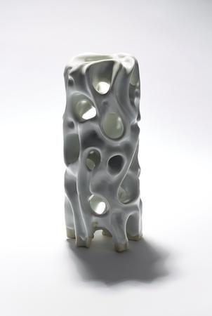 Between Porcelain and Stone (瓷石之间), 2007