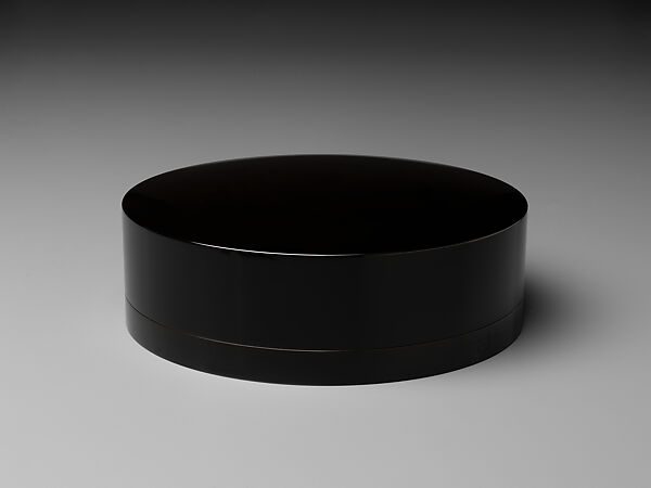 Box with lid “Black and Red” (黑红犀皮漆盖盒), 2013