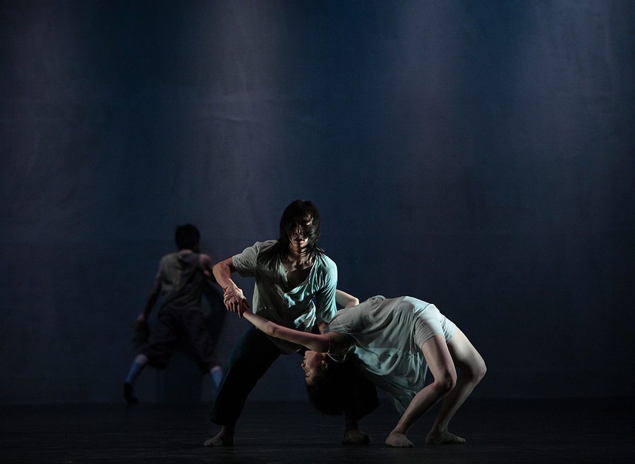 介 / Interface, 2011