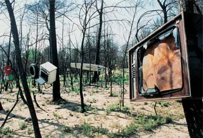 Un Monde accroché/détaché, 1990